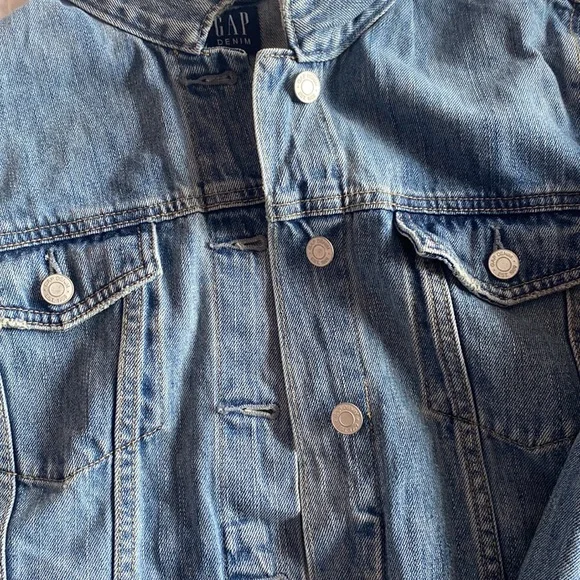 NWT GAP jean jacket - Picture 3 of 6